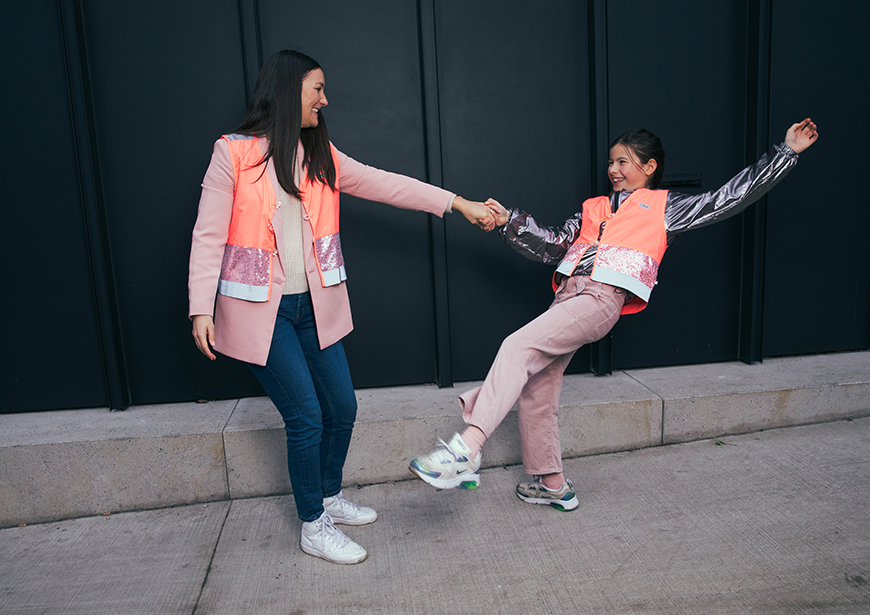 go fluo vestjes hesje relfecterend zichtbaar in het verkeer de kleine zebra gofluo