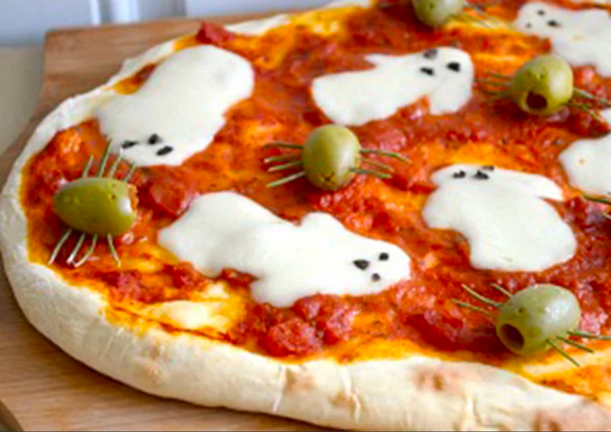 mini spook pizza's halloween hapjes inspiratie voor halloween eten